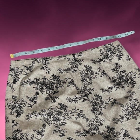 Helen Wang Embroidered Daisy Floral Pencil Skirt with Ribbon Detail Size 4 - Picture 8 of 12